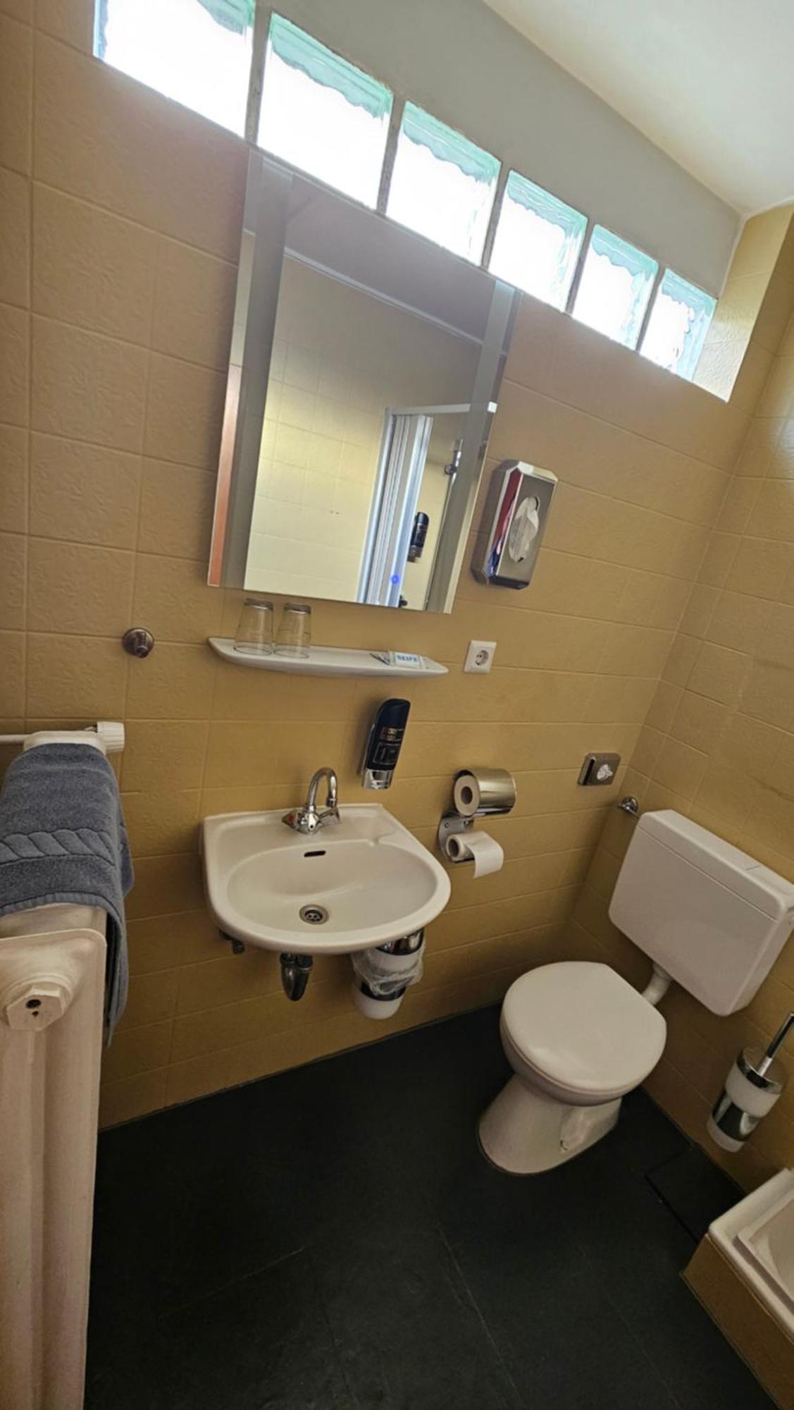 Hotel Kenner Treff Zewnętrze zdjęcie