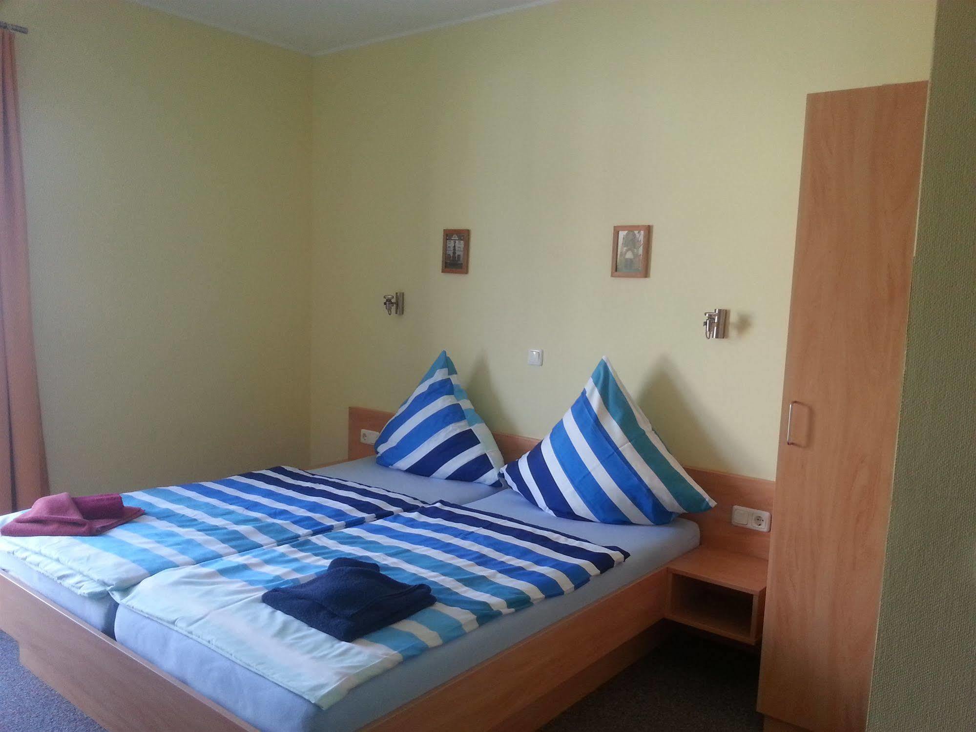 Hotel Kenner Treff Zewnętrze zdjęcie