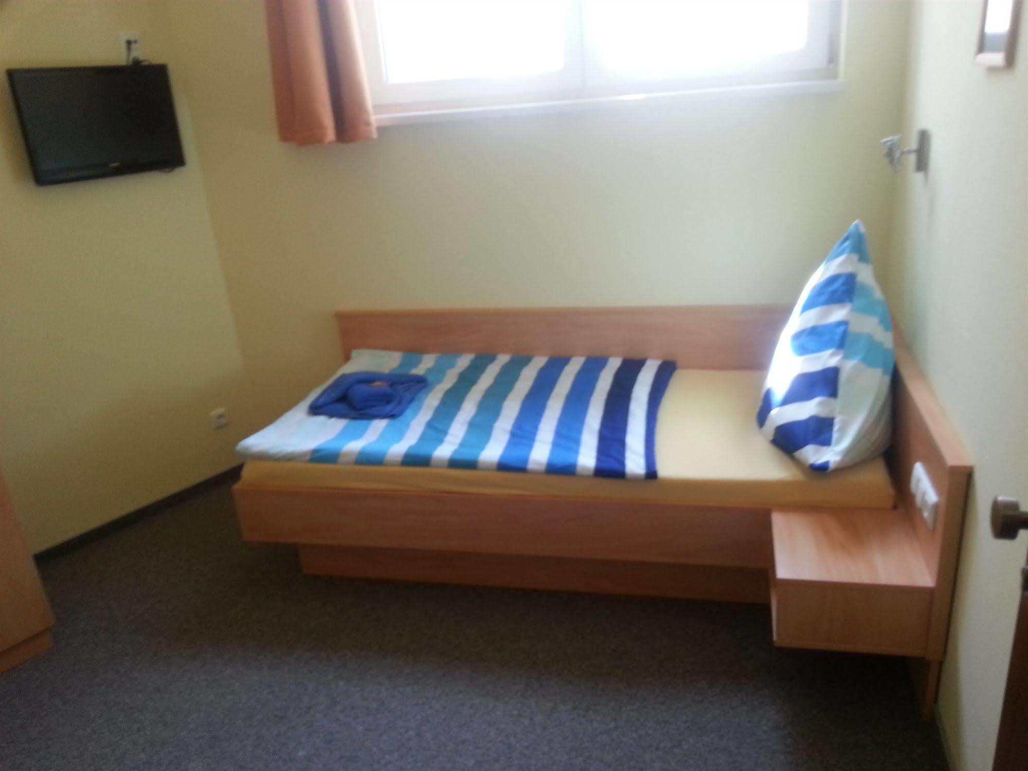 Hotel Kenner Treff Zewnętrze zdjęcie